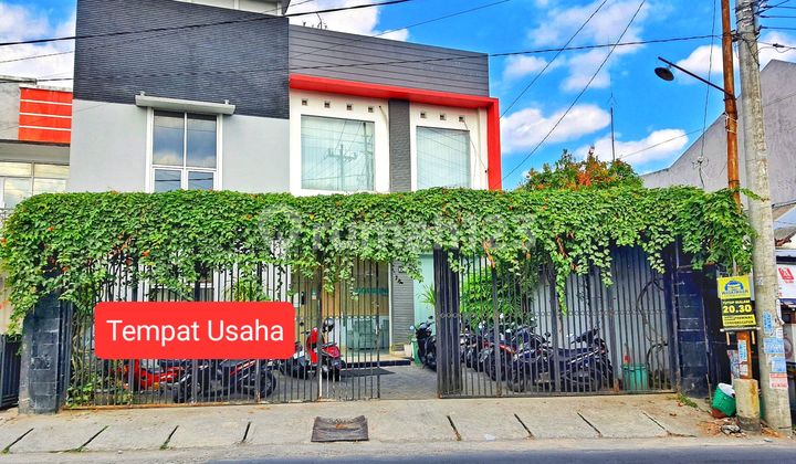 Main House and Business Space for Sale Only 5 Minutes to UII, Amikom, and UPN Campuses, Highly Strategic 2