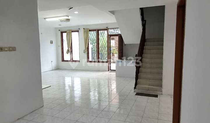 Disewa Rumah Muara Karang blok 8 kondisi rapi Uk 200m² at Jakarta Utara