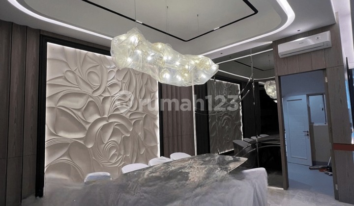 Dijual Rumah PIK uk 192 m2 (8x24m2) Furnished Mewah view danau at Jakarta utara
