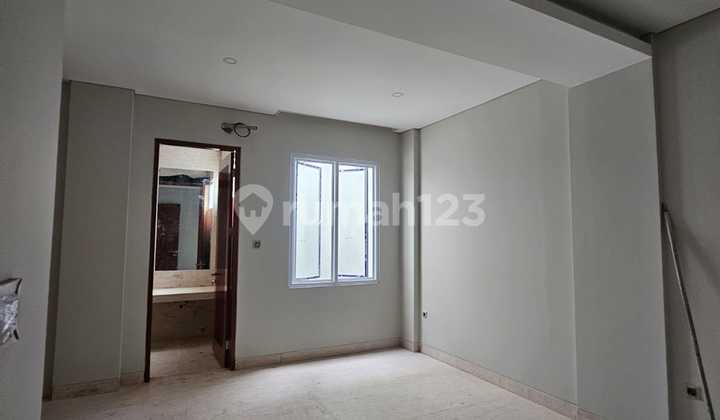 Dijual Rumah Pik Bangunan Kontraktor Brand New Full Marmer Uk200m² At Jakut 2