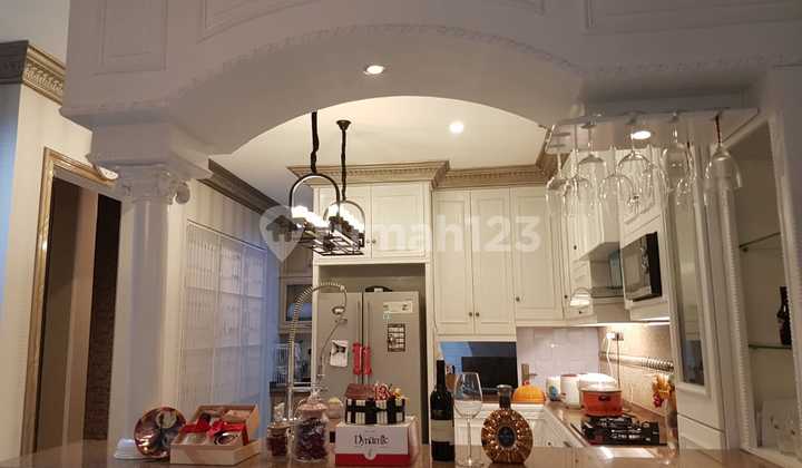 Rumah di Emerald Mansion