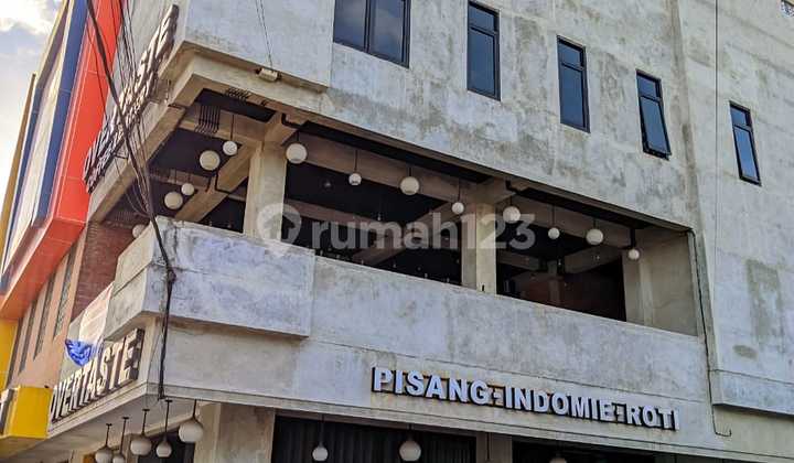 3 ruko gandeng Kawasan segitiga emas 3 ruko gandeng Kawasan segitiga emas