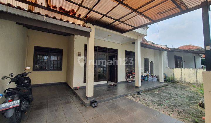 Dijual Rumah 2 Lantai Kondisi Bagus Dekal Tol di Perumahan Patria Jaya, Bekasi 1