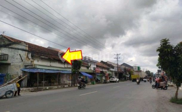 Shop House in a Strategic Location on Adiwerna Banjaran Main Road 2