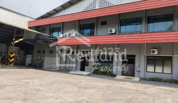 Pabrik di Jl Solo Purwodadi , Karanganyar ( Si Tt 8589 )