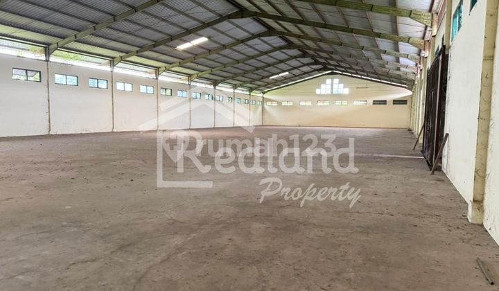 Factory in the Buaran area, Pekalongan (Si Tt 8258)