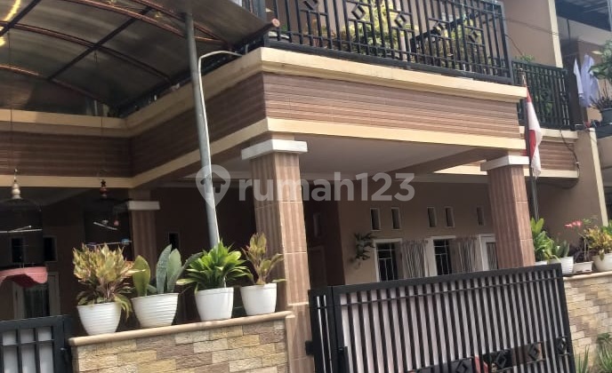 Ready-to-Occupy House, Comfortable Already Renovated in Pondok Gede Housing Complex