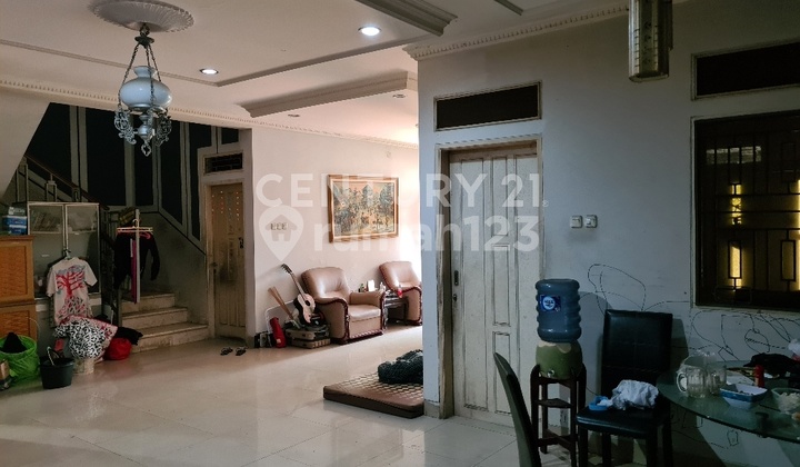 Elite 2.5-Story House in Tebet, South Jakarta 2