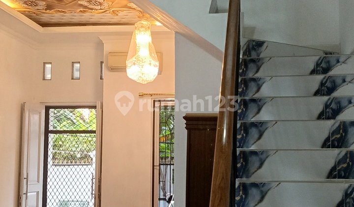 Rumah Bagus 2 Lantai  Baru Dalam Komplek