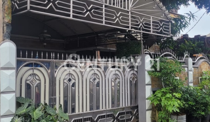 House with Access for 2 Cars Spacious in Johar Baru Central Jakarta