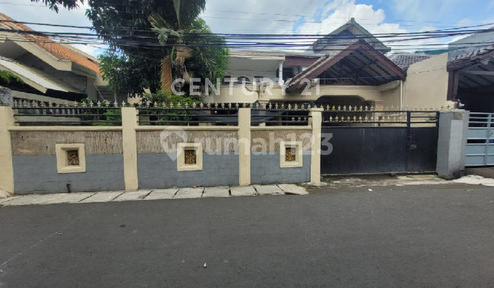 Strategic Location Residential House in Central Jakarta Comfortable Environment Strategic Location Residential House in Central Jakarta Comfortable Environment