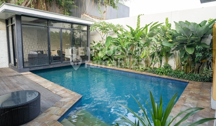 RUMAH ELEGANT FURNISHED DI KEMANG DALAM LINGKUNGAN EKSLUSIF