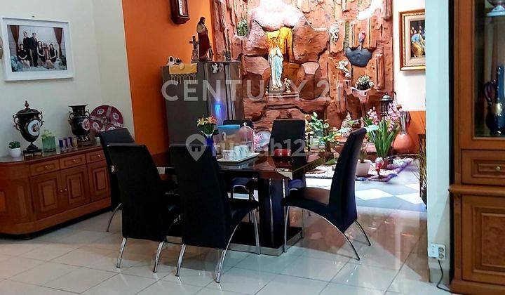 RUMAH ASRI CANTIK SEMI FURNISHED SIAP HUNI DI PERMATA BUANA 2