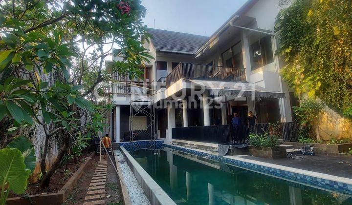 Rumah Mewah Ada Kolam Renang Di Permata Hijau, Jakarta Selatan  1