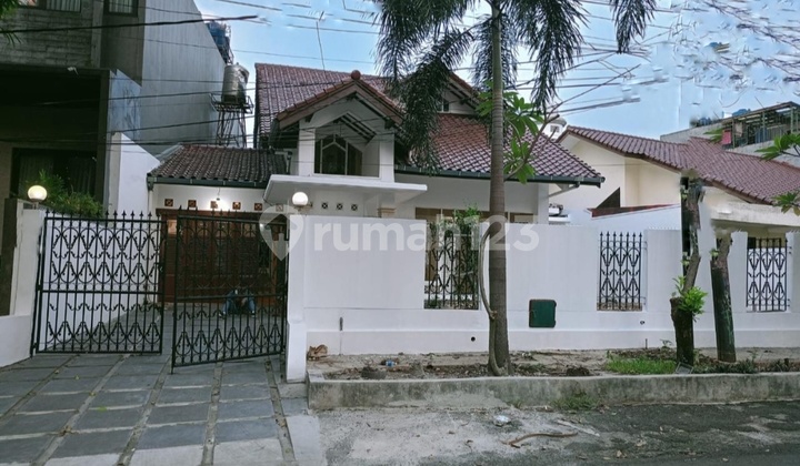 Rumah Lama Lokasi Super Premium Dalam Komplek Di Kebayoran Baru