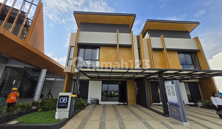 DIJUAL RUMAH 2 LANTAI DI TANGERANG DEKAT TOL DAN BANDARA SUPER EKSKLUISF DAN SUPER MEWAH DITAMBAH LOKASI YANG SANGAT AMAT STRATEGIS BERADA DI KAWASAN BESAR 1