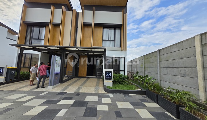 DIJUAL RUMAH 2 LANTAI DEKAT TOL DI JAKARTA BARAT DEKAT BANDARA SOEKARNO HATTA LOKASI SUPER STRATEGIS SUPER MEWAH GA NYESEL