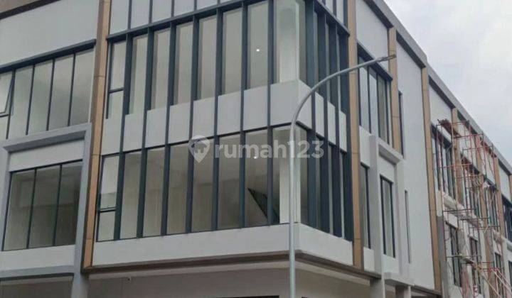 Bisnis Butuh Lokasi, Ruko 3 Lantai di Gading Serpong Ini Nggak Perlu Dicari, Sudah Jadi Pusat Perhatian 1