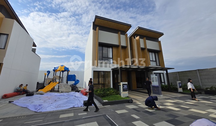 DIJUAL RUMAH 2 LANTAI DEKAT TOL DI JAKARTA BARAT SEBELAH BANDARA PERSIS LOKASI BAGUS BANGET KEMANA MANA DEKAT 1