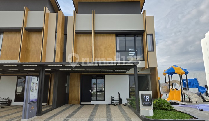 DIJUAL RUMAH 2 LANTAI DEKAT BANDARA DI TANGERANG MEWAH SUPER ELEGAN SUPER STRATEGIS JUGA SEBELAH TOL BANDARA
