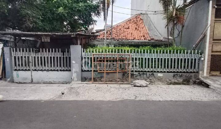 Rumah Gajah Mada Model Paviliun Jalan Lebar 3 Mobil 1