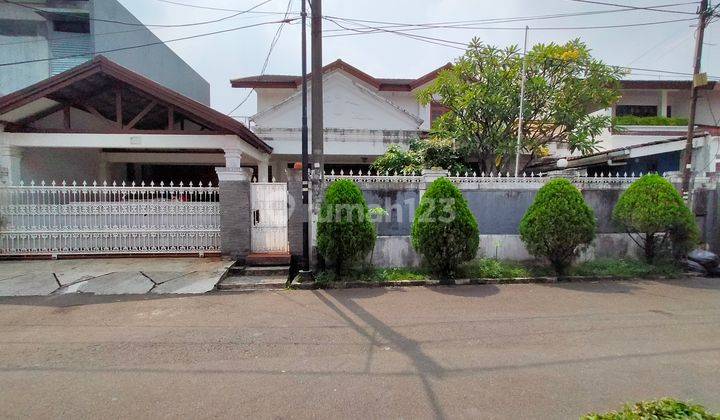 Rumah Karmel Kemanggisan 2 Lantai Ada Kolam Renang 2