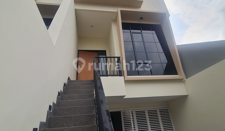 Minimalist House Ready to Live In Flood-Free Strategic Location in Tomang 2