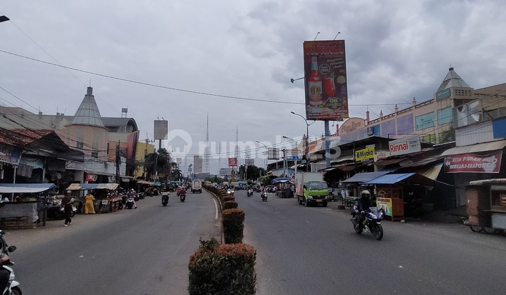 3-Storey Shophouse, Prime Roadside Location in Ciledug 2