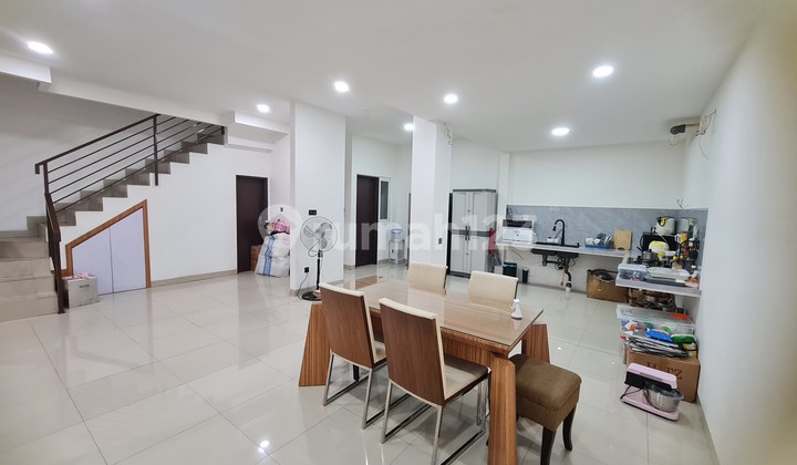 Rumah Rapi Siap Huni Bebas Banjir 3 Lantai Taman Ratu Duri Kepa 2