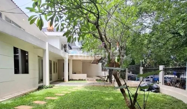 Kebayoran Baru Rumah Hook Hadap Timur