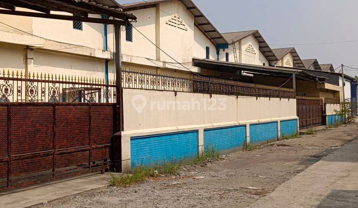 Pabrik di dalam komplek Gudang Dadap Indah 1