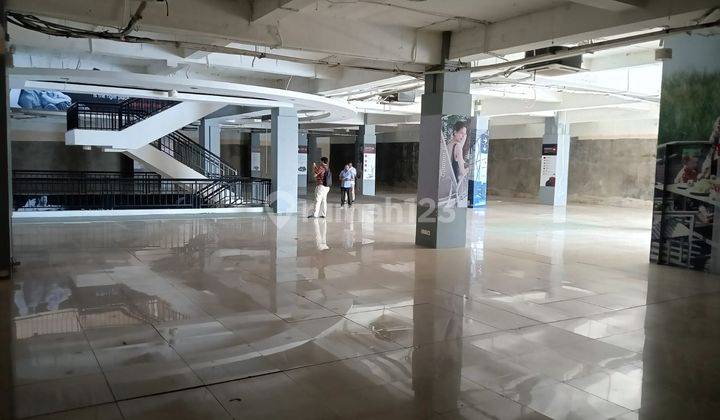 Ready-to-use building in Gatot Subroto area 1