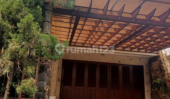 Bintaro Sector 7 House for Rent with Private Pool 2