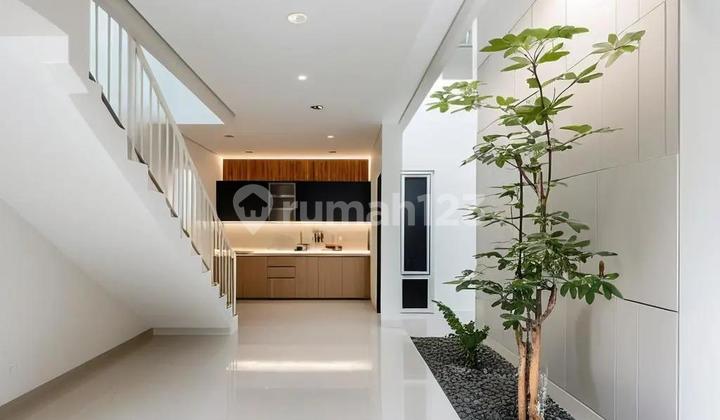 Duri Kepa Rumah Baru 3 Lantai Hadap Selatan