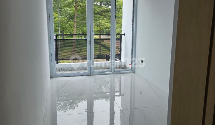 Metland Rumah Baru 3 Lantai Semi Furnsihed 2