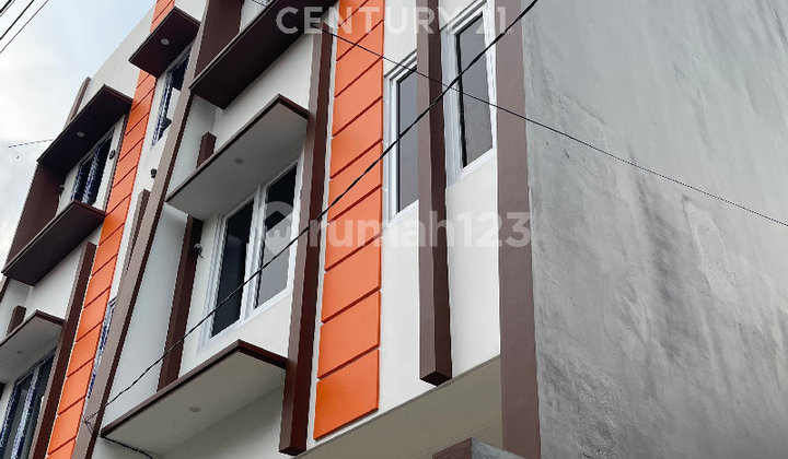 Rumah Cantik Semi Furnished Brand New Dekat Mardani Raya 2