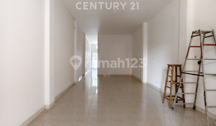 Ready-to-Use 3-Story RUKO Super STRATEGIC Location in Johar Baru, Central Jakarta