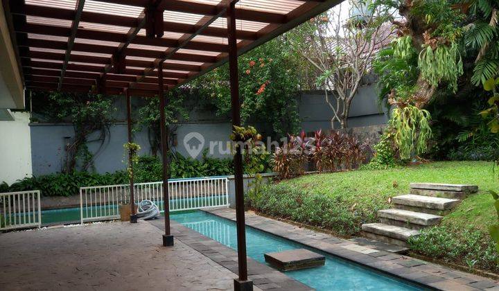 Rumah besar patra kuningan istimewa 9