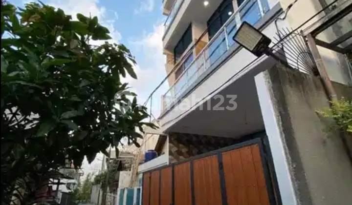 TEBET - RUMAH SUPER BAGUS 3 LANTAI LOKASI STRATEGIS SIAP HUNI TEBET - RUMAH SUPER BAGUS 3 LANTAI LOKASI STRATEGIS SIAP HUNI
