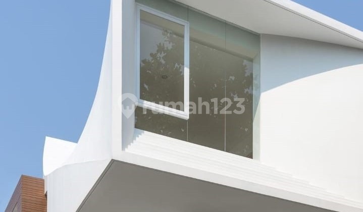 Rumah Brand New yang Dilengkapi Lift di Pondok Indah 2