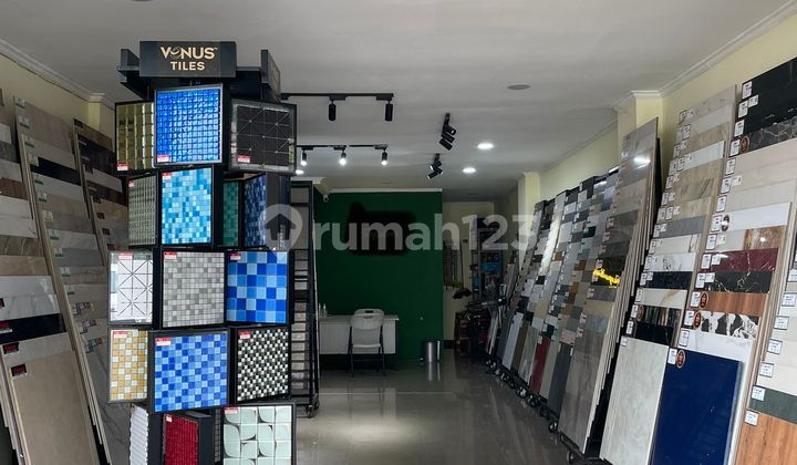 For Sale 4-Story Shophouse Located in Percetakan Negara, Central Jakarta 2