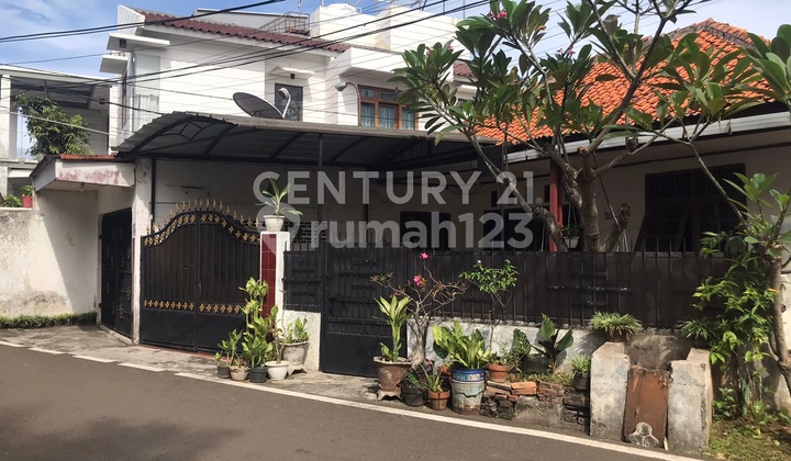 RUMAH ASRI, TENANG, SIAP HUNI DAN BEBAS BANJIR DI AMPERA KEMANG 1