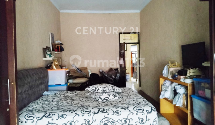 Old House for Sale, Well-Maintained and Affordable in Cempaka Putih 2