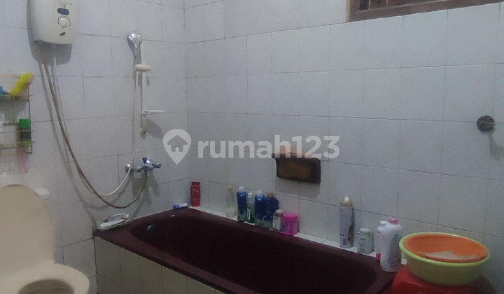 Jual Cepat! Rumah dan Kos Hanya 5 Menit ke Stasiun dan Gerbang To 2