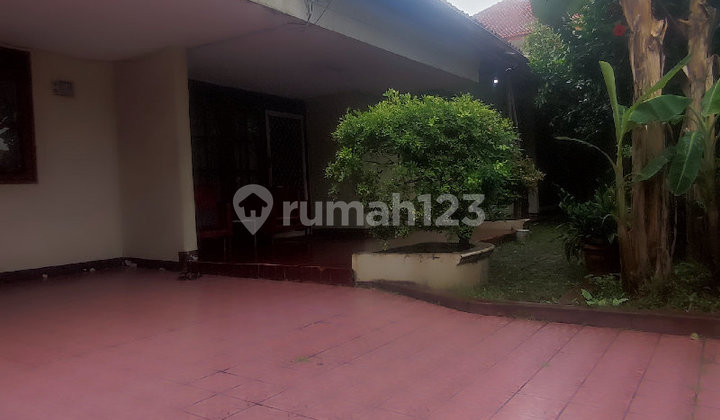 Jual Cepat! Rumah dan Kos Hanya 5 Menit ke Stasiun dan Gerbang To 1
