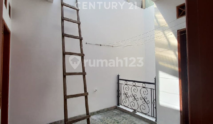 Rumah Cantik Di Tebet Timur Dekat Eco Park Sangat Strategis  2