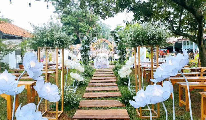 House With Large Land Suitable For Outdoor Party Business