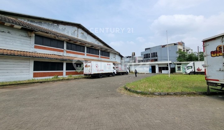 Warehouse on Mayor Oking Street, Cibinong, Bogor. Warehouse on Mayor Oking Street, Cibinong, Bogor.
