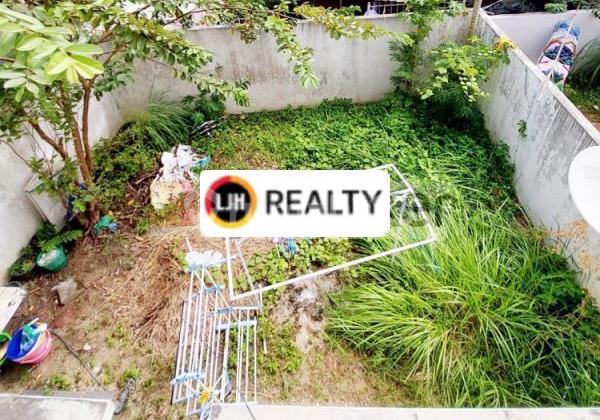 Rumah 3 Lantai di Beverly Green 2