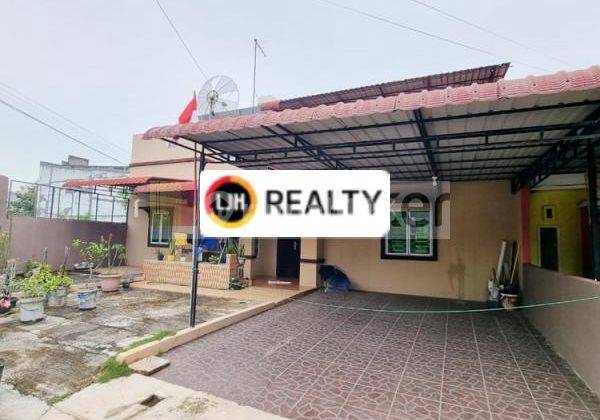 Rumah Hook Tengah Kota Di Perum Puri Legenda 2